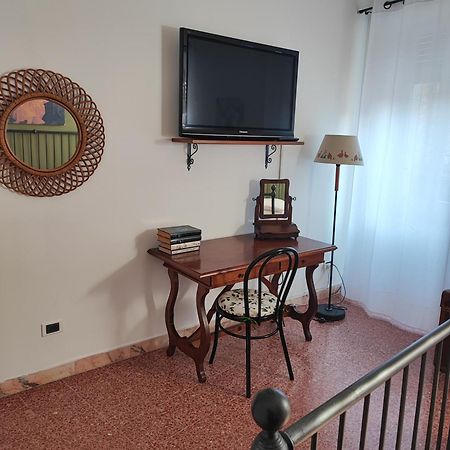 Pink House Apartment Fara in Sabina Bagian luar foto