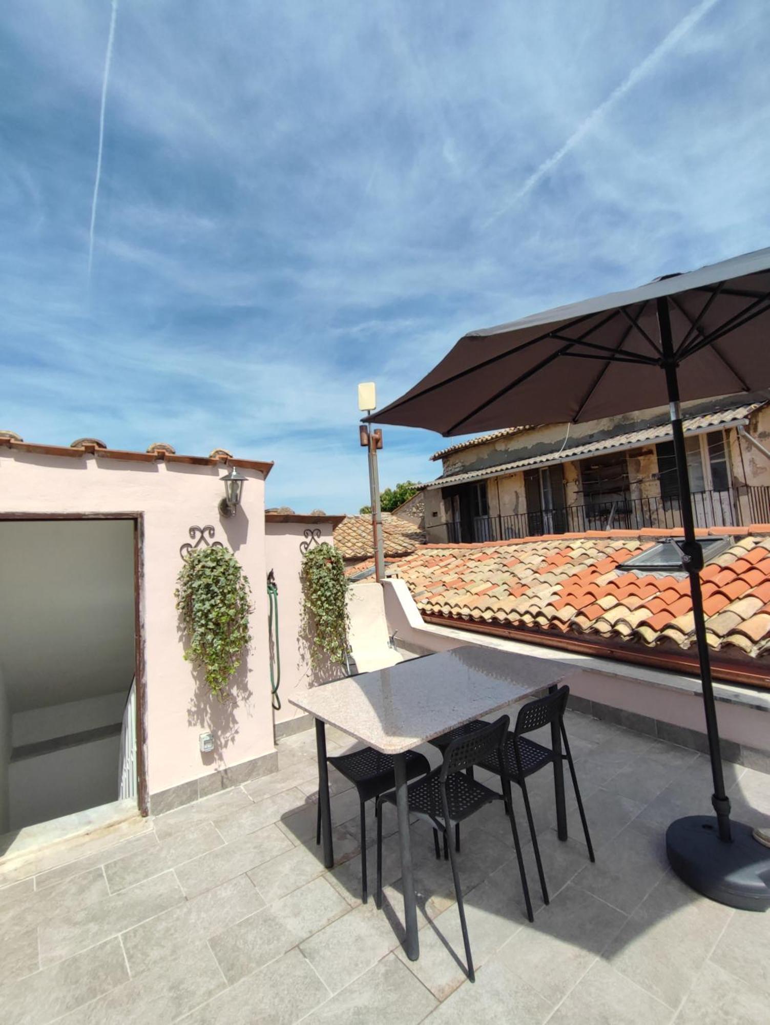 Pink House Apartment Fara in Sabina Bagian luar foto