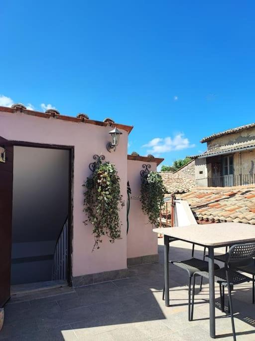Pink House Apartment Fara in Sabina Bagian luar foto
